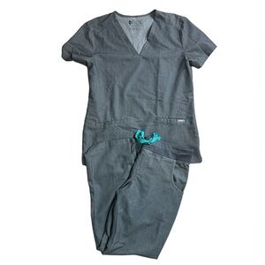 FIGS | FIGS Technical Grey Scrub Set  Casma 3 pocket Kade Cargo